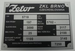 Výrobní štítek Zetor 5718