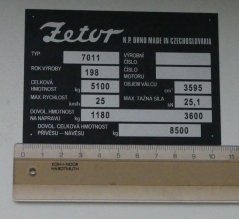 Výrobní štítek Zetor 7011