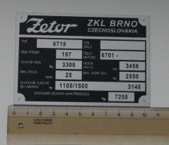Výrobní štítek Zetor 6718