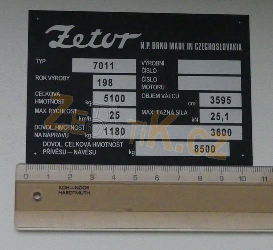 Výrobní štítek Zetor 7011