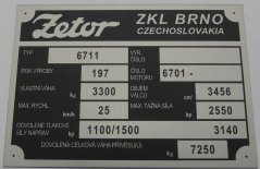 Výrobní štítek Zetor 6711